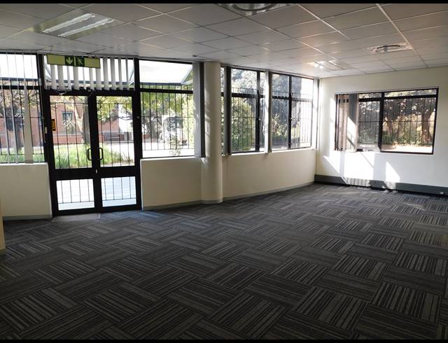 167M² OFFICE TO LET IN PARKTOWN